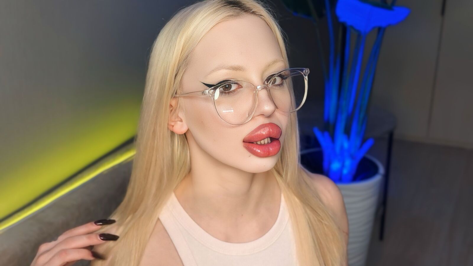 LunaBeverly erotic portrait