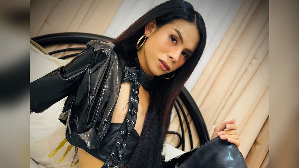 EllaDelacruz live cam model at LiveJasmin
