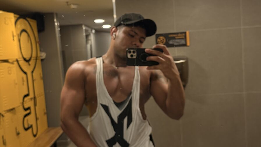 Watch LeonMike live on Free Vintage Erotica