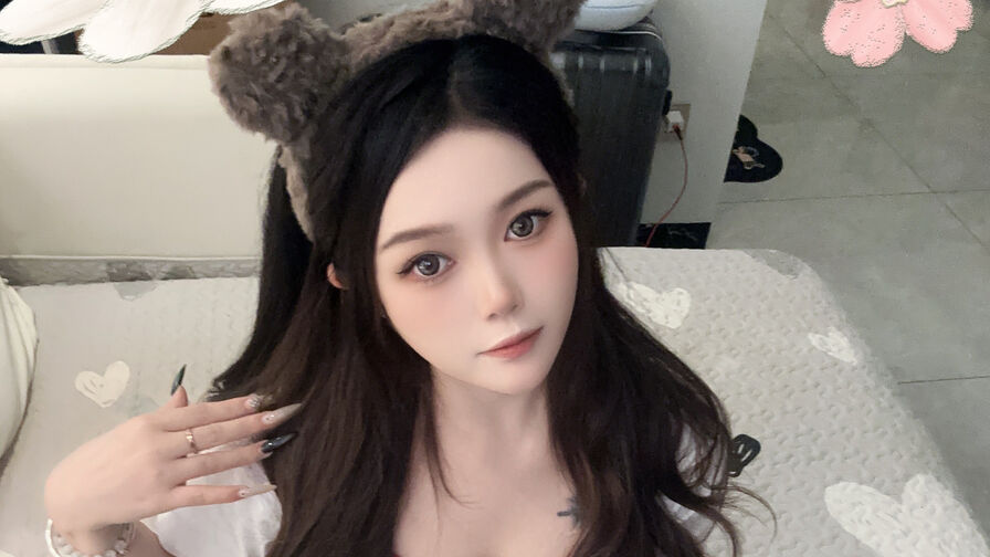 Watch HelenAlberta live on ZS Magazine
