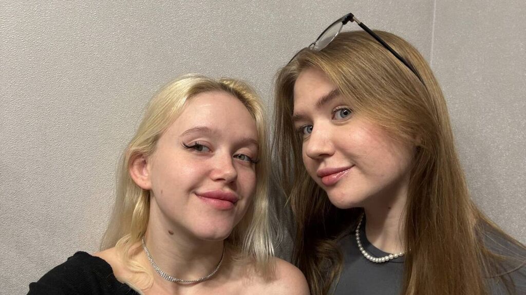 PreciousAndLynse online on GirlsOfJasmin