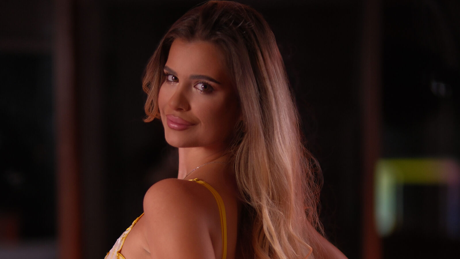 NinaDulcinea glamour portrait