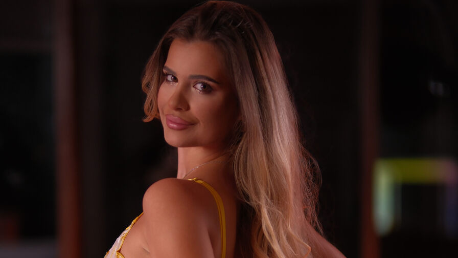 Chat With NinaDulcinea Now