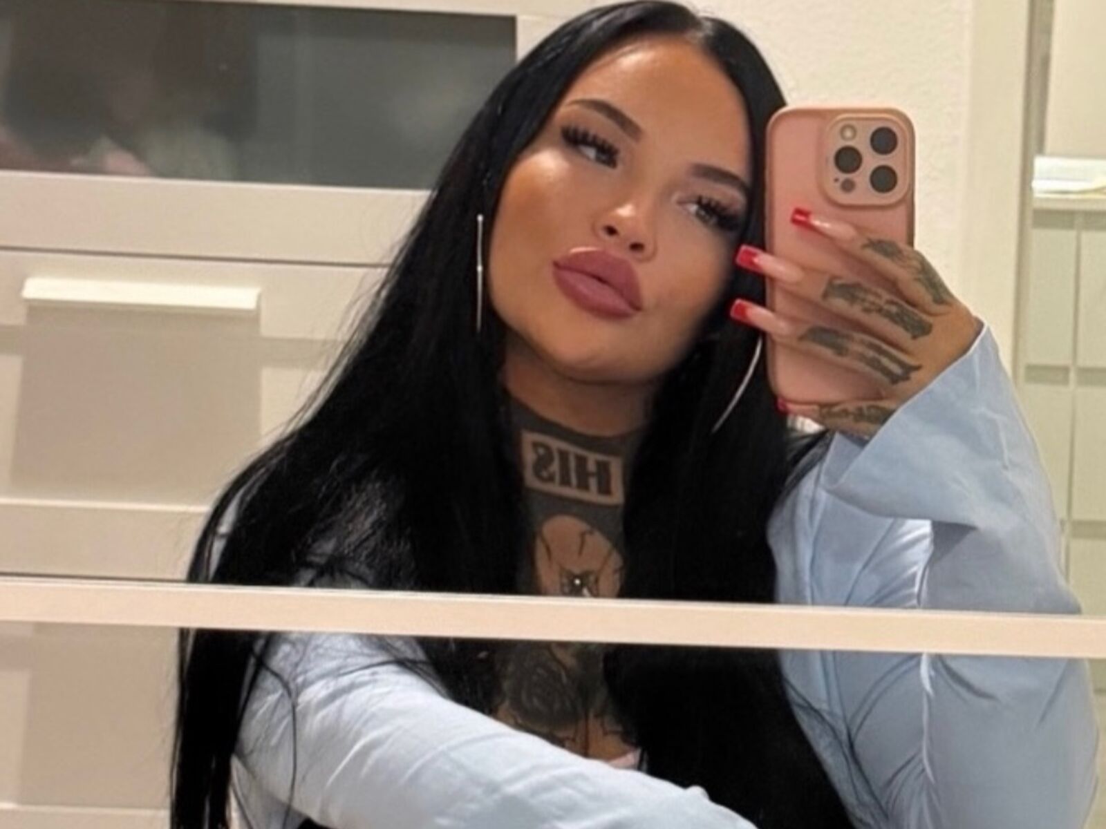 Live cam for MelinaCurves