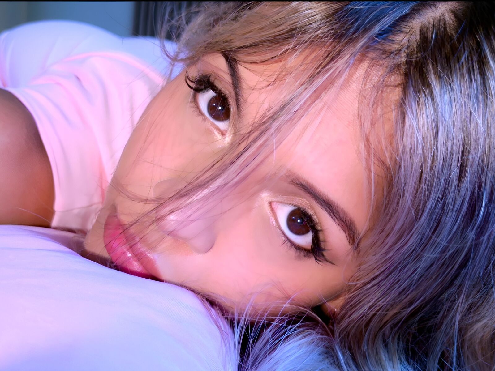 Live cam for ElyseMoon