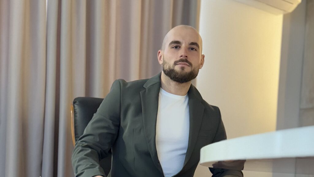 AdamJameson live cam model at LiveJasmin