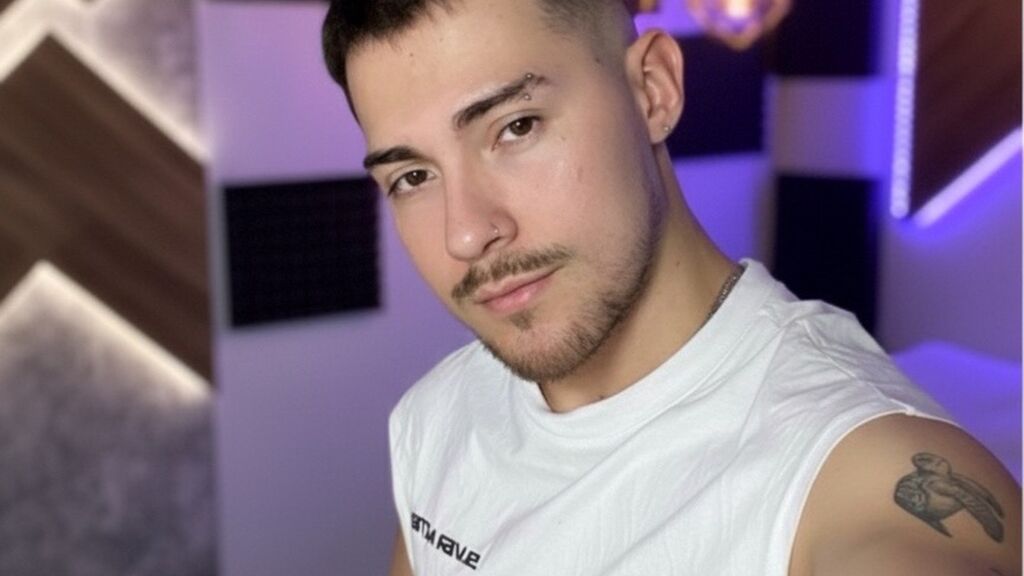 BrunoWalker live cam model at LiveJasmin