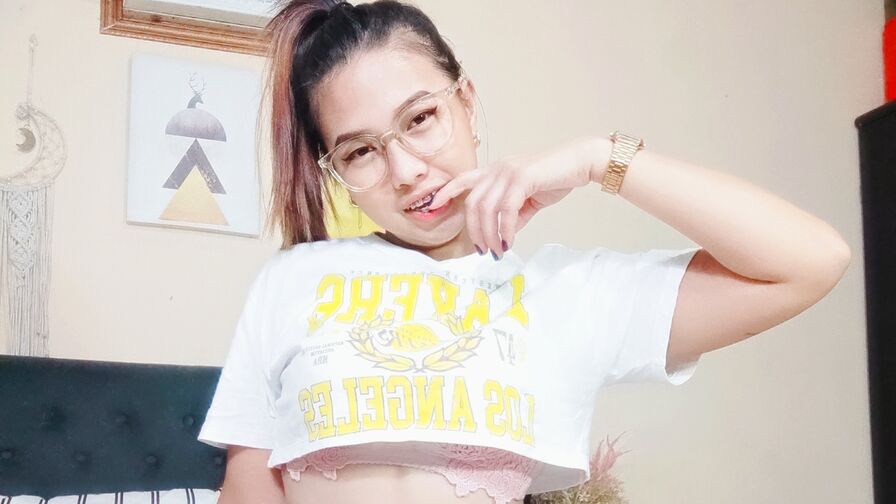 Watch AickaChan live on The Edge Private