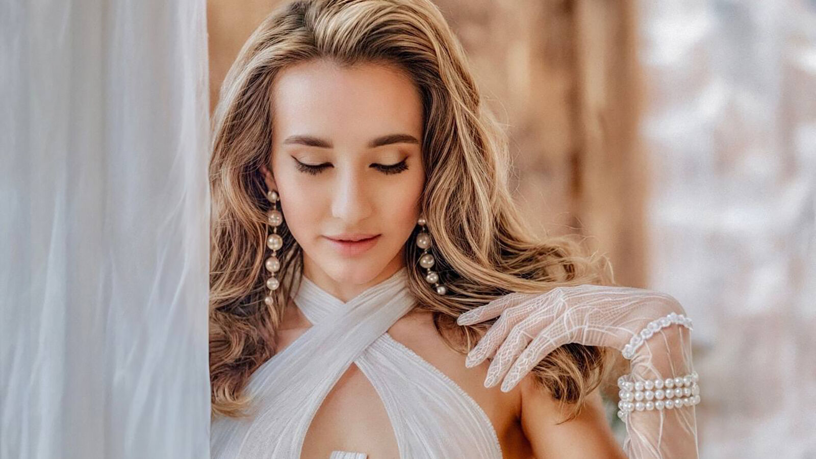 AliceWaiss glamour portrait