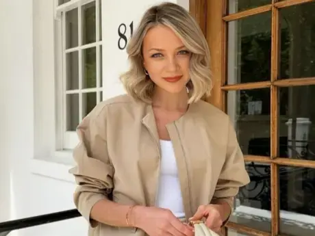 Chat with HelenLewiss