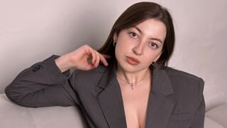 AnnMiers related webcam room image
