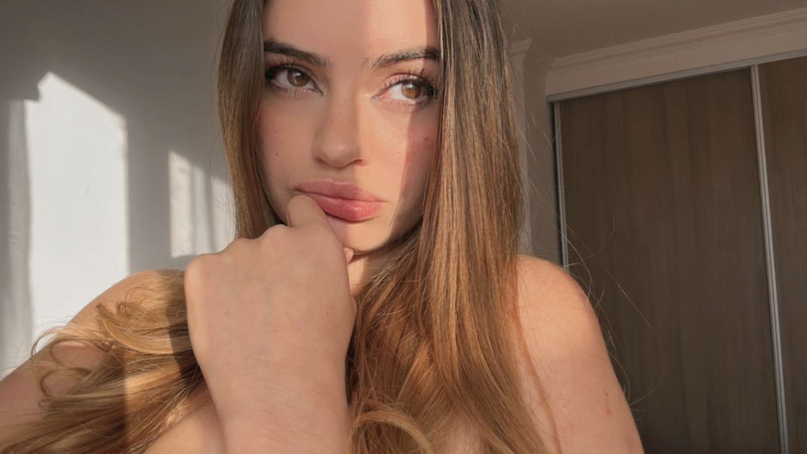 LunaHuux erotic portrait