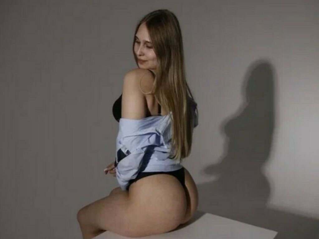 CelineSimon horny fetish webcam