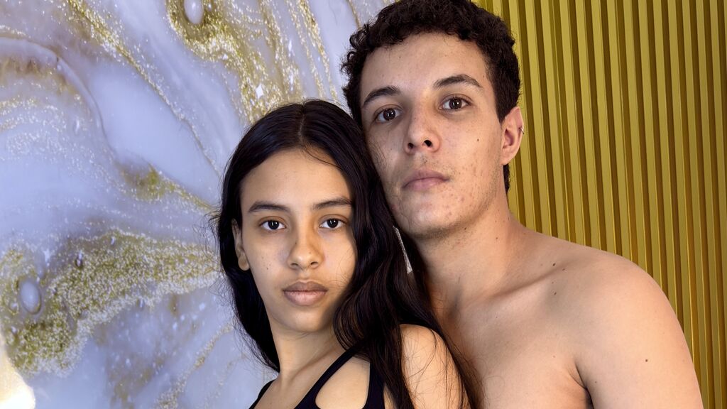Sex chat gratuit in direct cu JulianaAndRoberto pe LiveJasmin