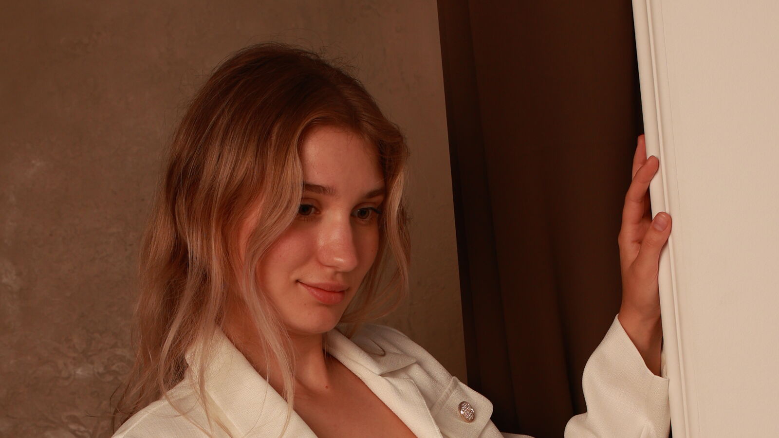 MaeGoreham glamour portrait