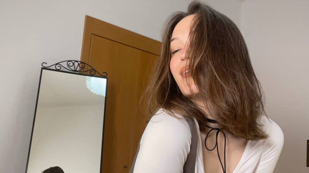 NeonMuse live cam model at LiveJasmin