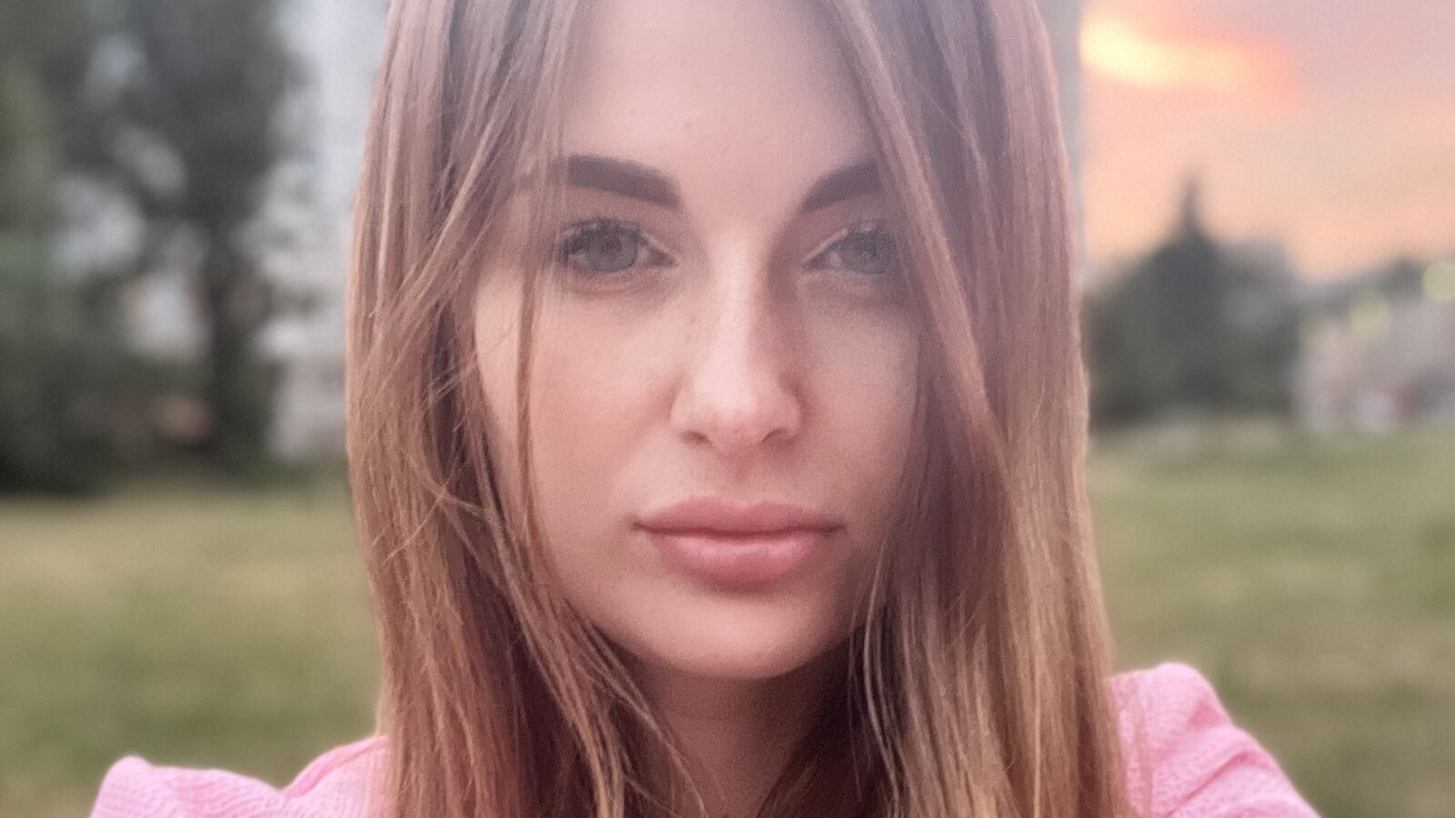 MilenaPinkrose erotic portrait