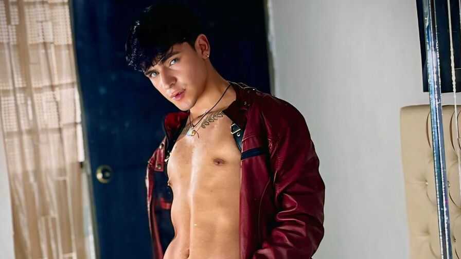 Discover CamilloGuzmn on Erotic-Art-Beauty.com