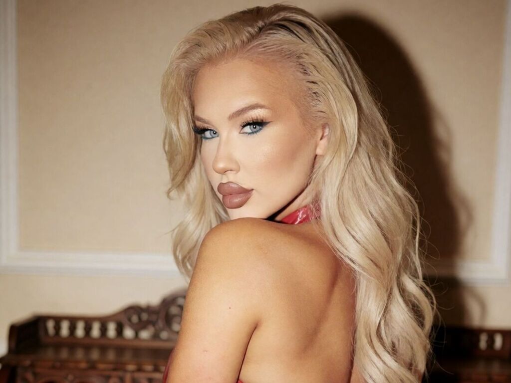 AlmaGrace private show girl webcam image