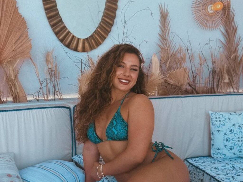 LilithLaBelle model profile storefront photo