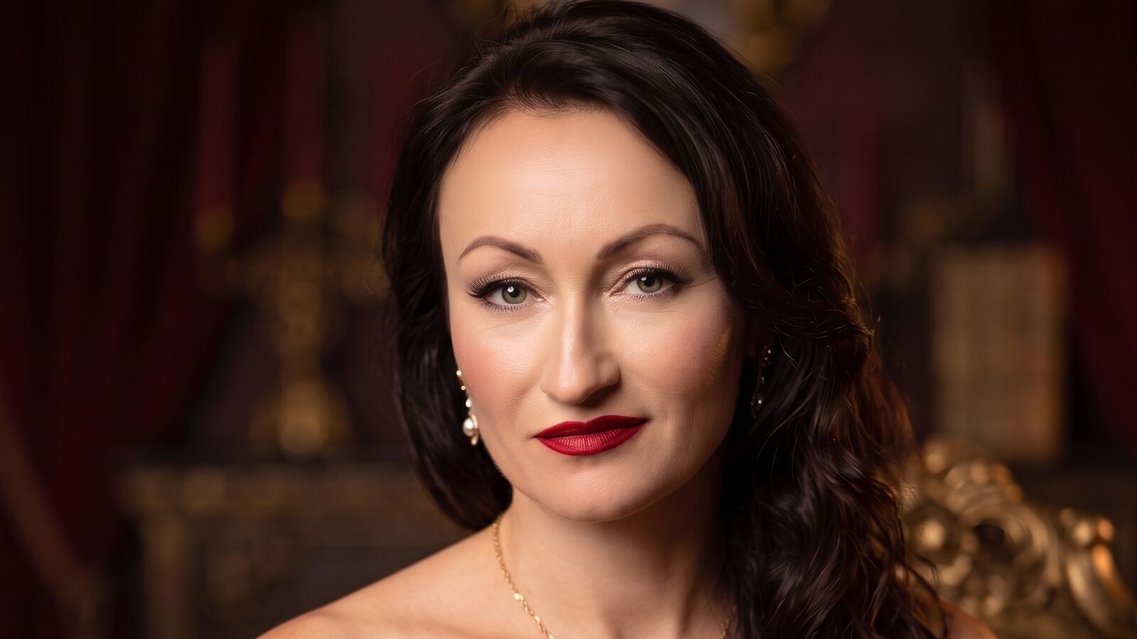 IsisBrown glamour portrait