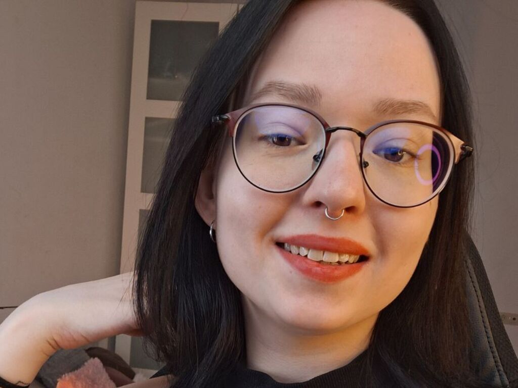  RobynKlark chat room