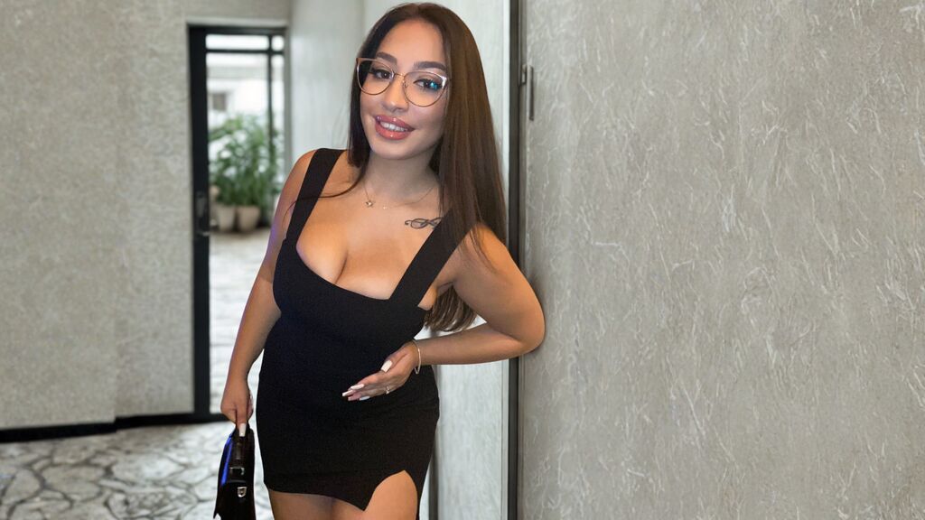 NicolleDiaz cover
