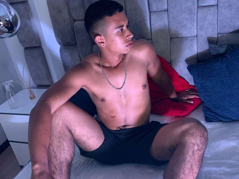 Live Sex Cam AronSmitt