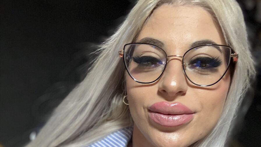 Watch AmmyMiss live on The Edge Private