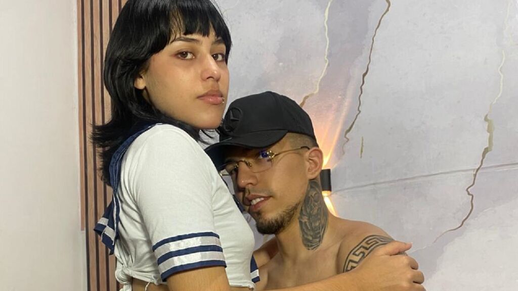 ChloeAndTyler Live Cam on LiveJasmin