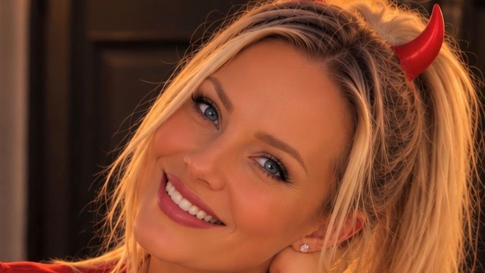 MilaSpring erotic portrait