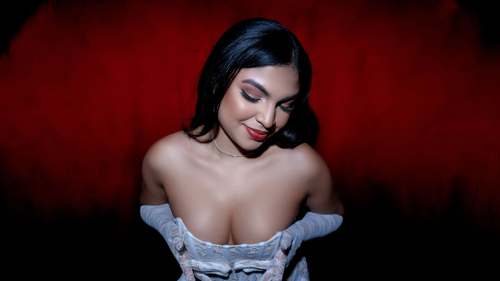 MelodyAlvarez glamour portrait