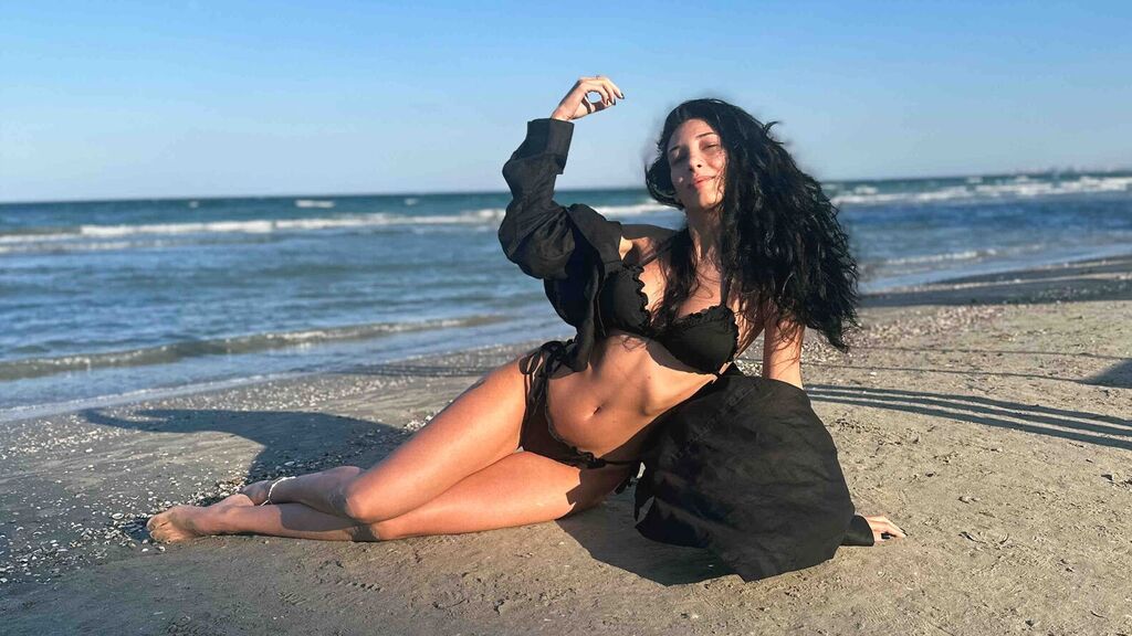 MiaLunnah live cam model at LiveJasmin