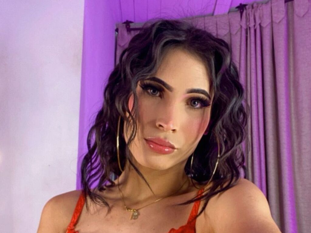 AliceMackelin Profile Image