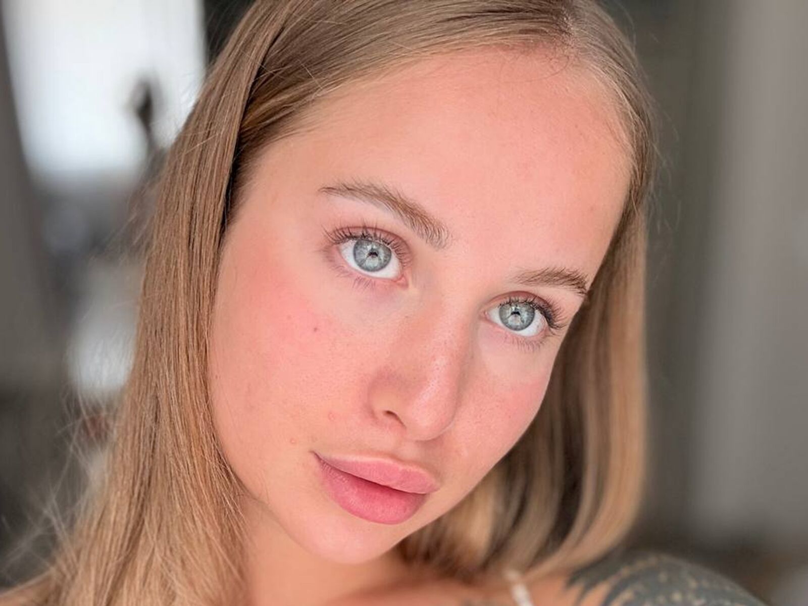 Live cam for MickyBlush
