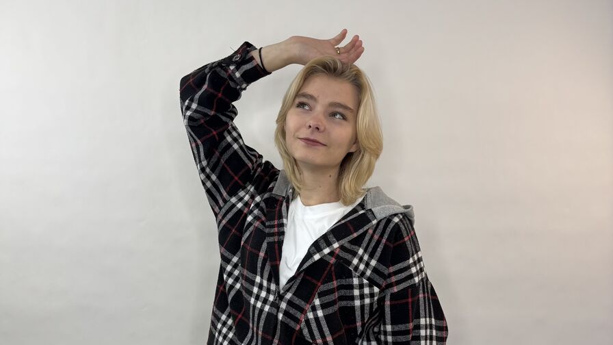 Chat With LorieYancy Now