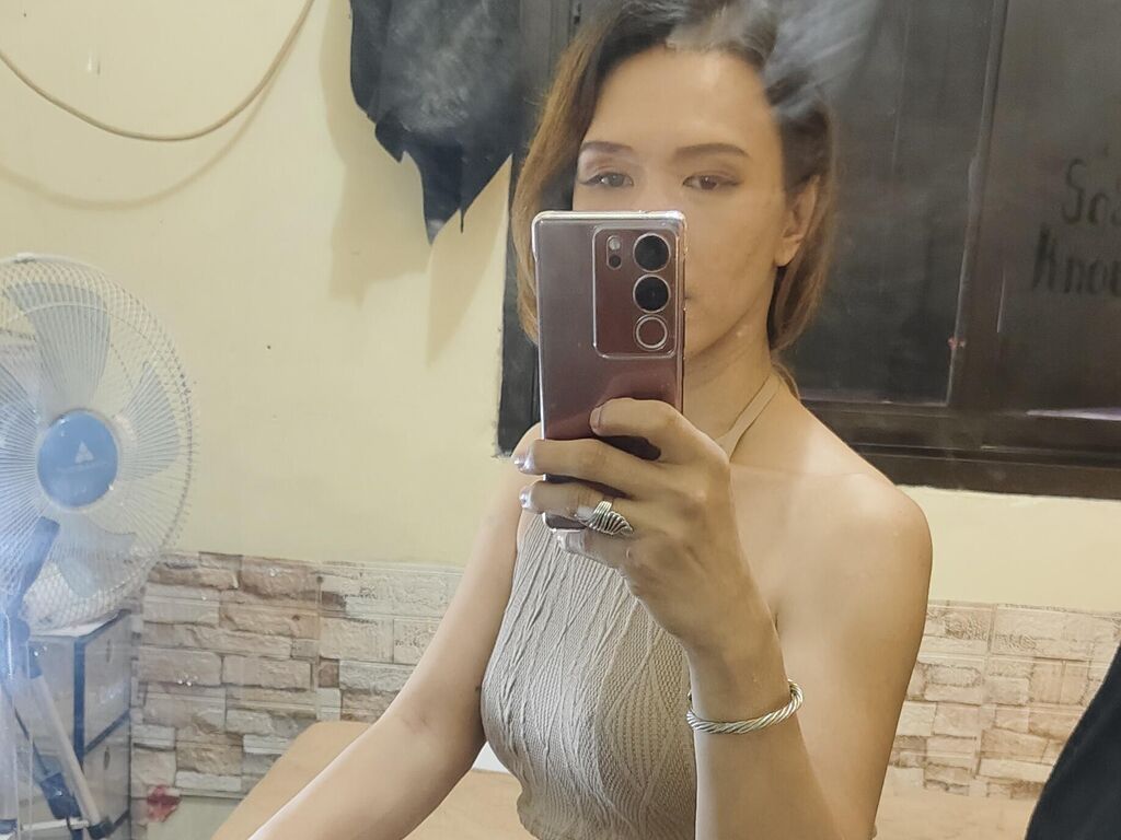 NicoleMonreal webcam model profile image