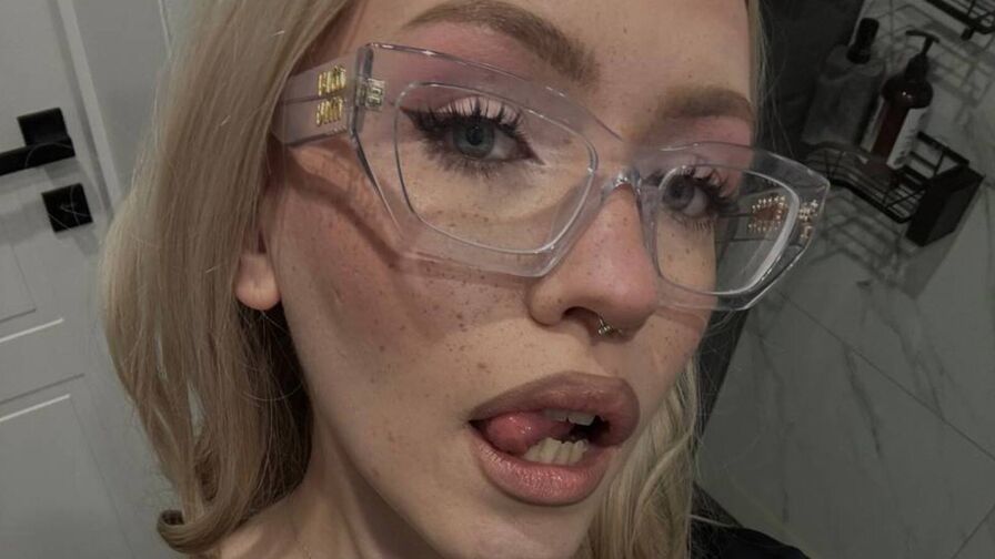 StacyBrow's live cam