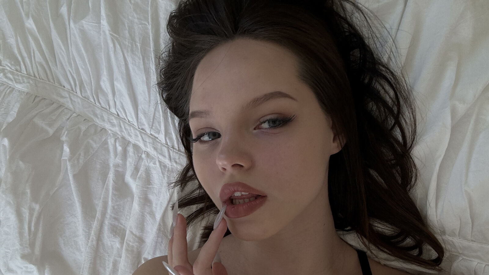 SelenaNoelle glamour portrait
