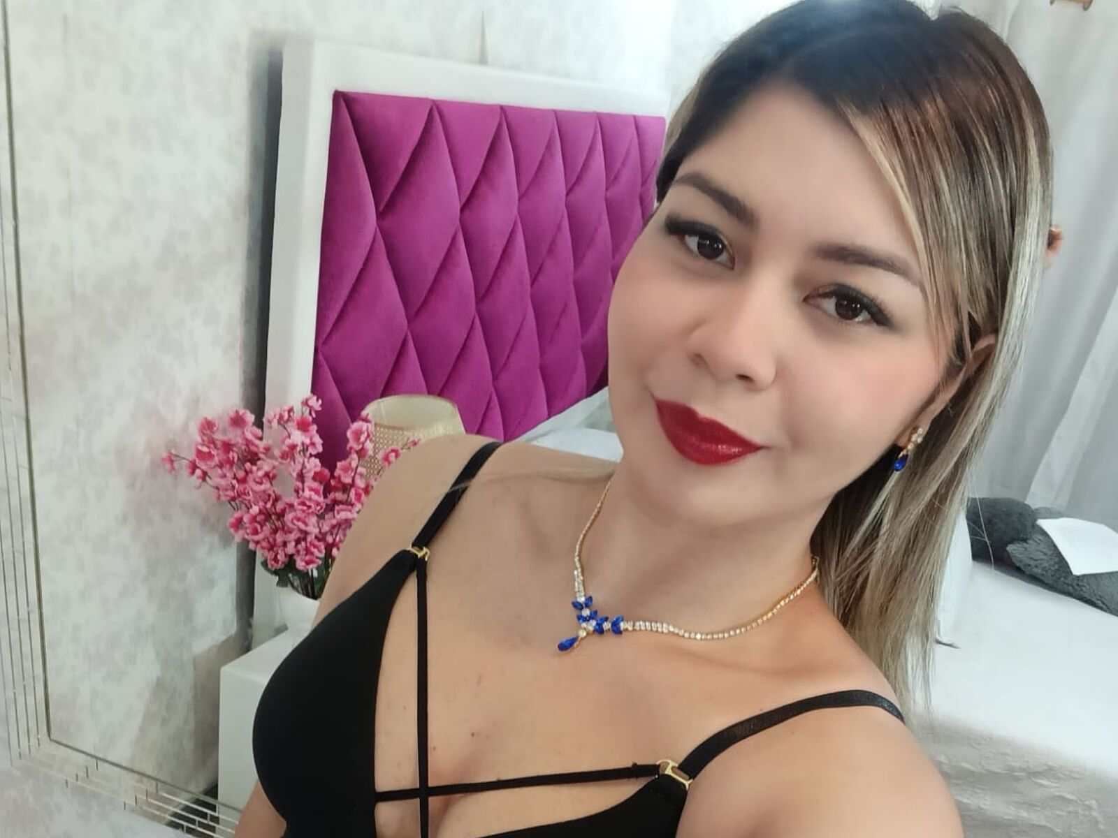 Live cam for CarlyGrens
