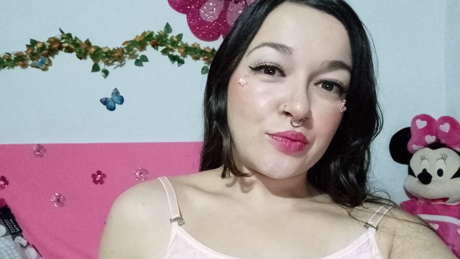 Watch HoneyAngela live on ZS Magazine