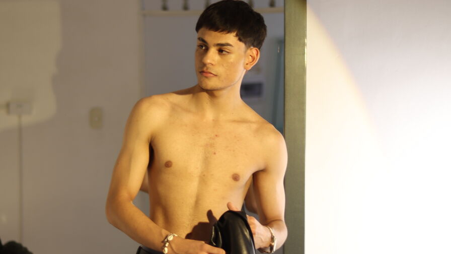 Watch OliverMillers live on porno-line.net