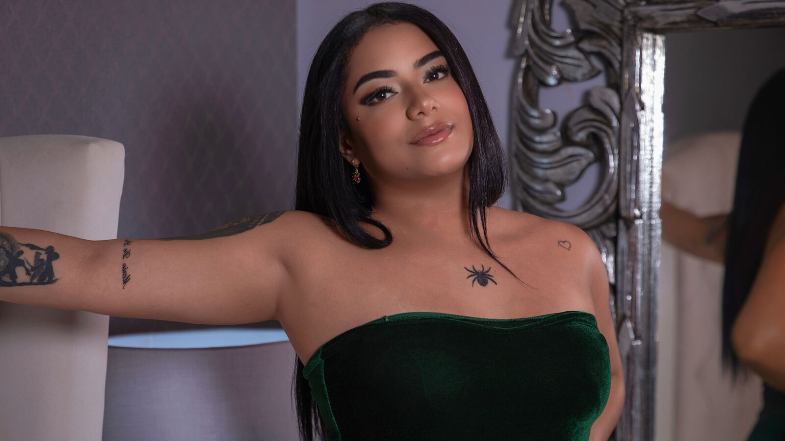 VeroBahamon erotic portrait