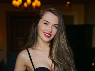 Webcam model QuinnTakara from LiveJasmin