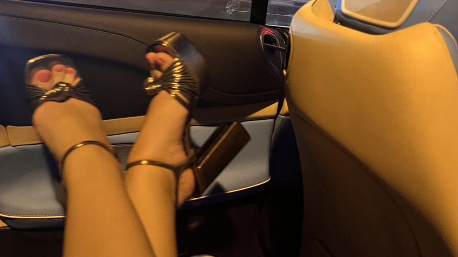 Discover AnnaSurina VIP show