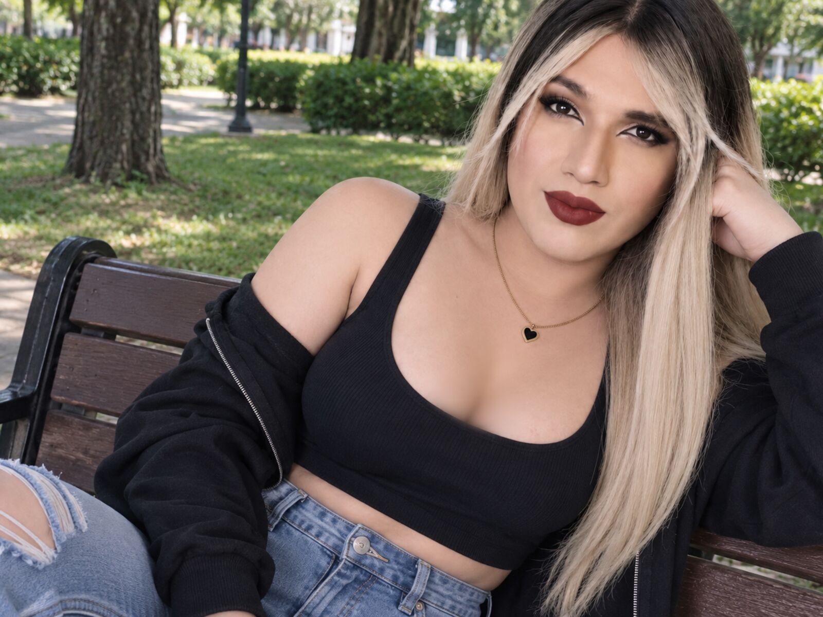 Live cam for JessiRogerss