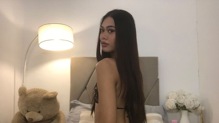 Watch KairaCruz live on ZS Magazine