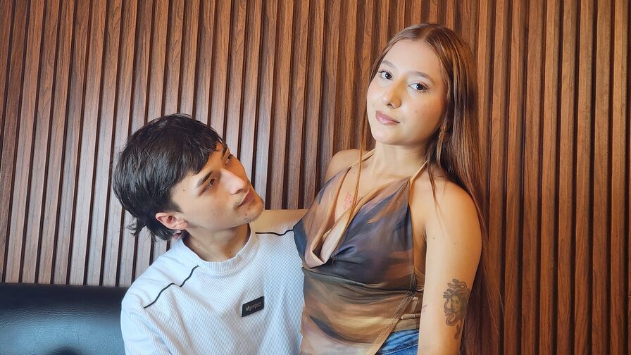 GabbieAndVince's live cam