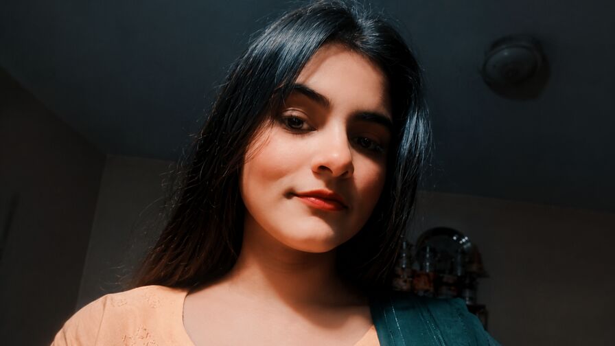 Watch FatiKomal live on The Edge Private