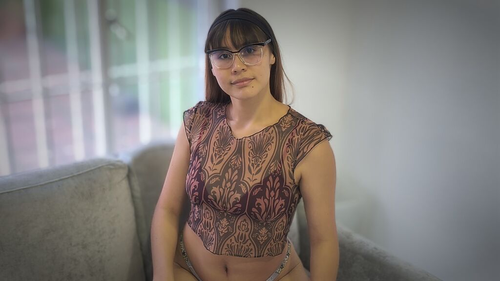 Watch  LilyCora live on LiveJasmin